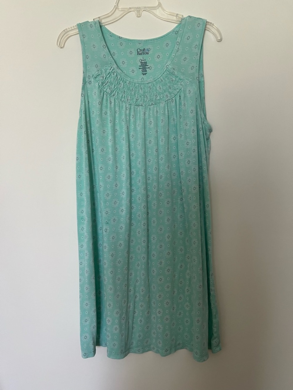 Croft and Barrow women’s sleeveless short nightgown. Size L.